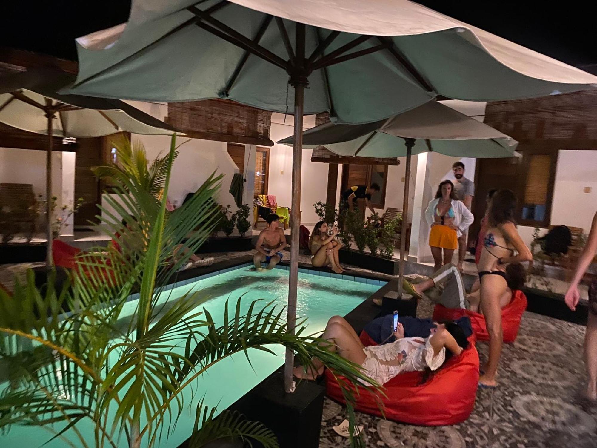Cape Rose2 Hotel Gili Trawangan Buitenkant foto